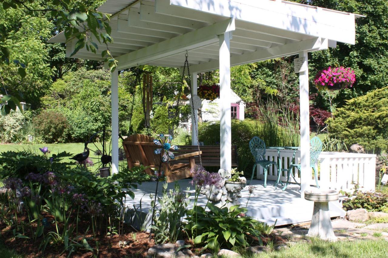 Carrousel Bed & Breakfast Cayuga Kültér fotó