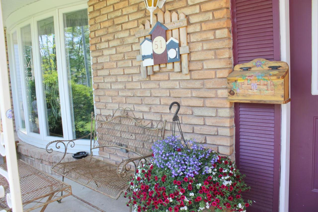 Carrousel Bed & Breakfast Cayuga Kültér fotó