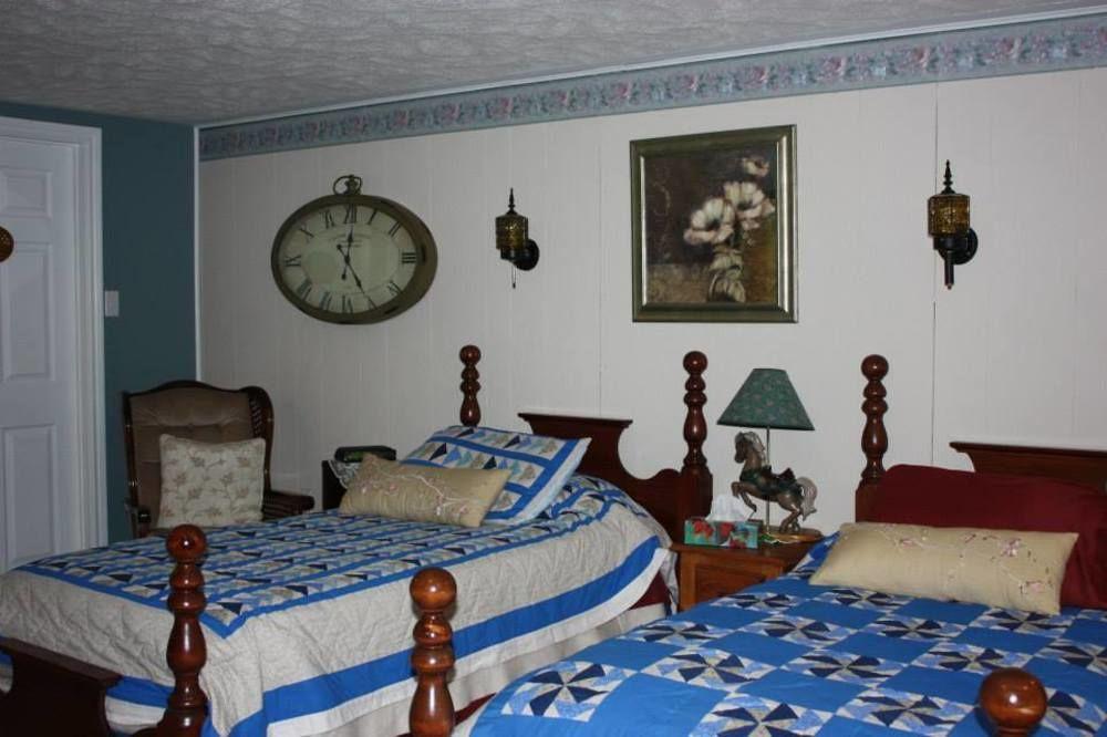 Carrousel Bed & Breakfast Cayuga Kültér fotó