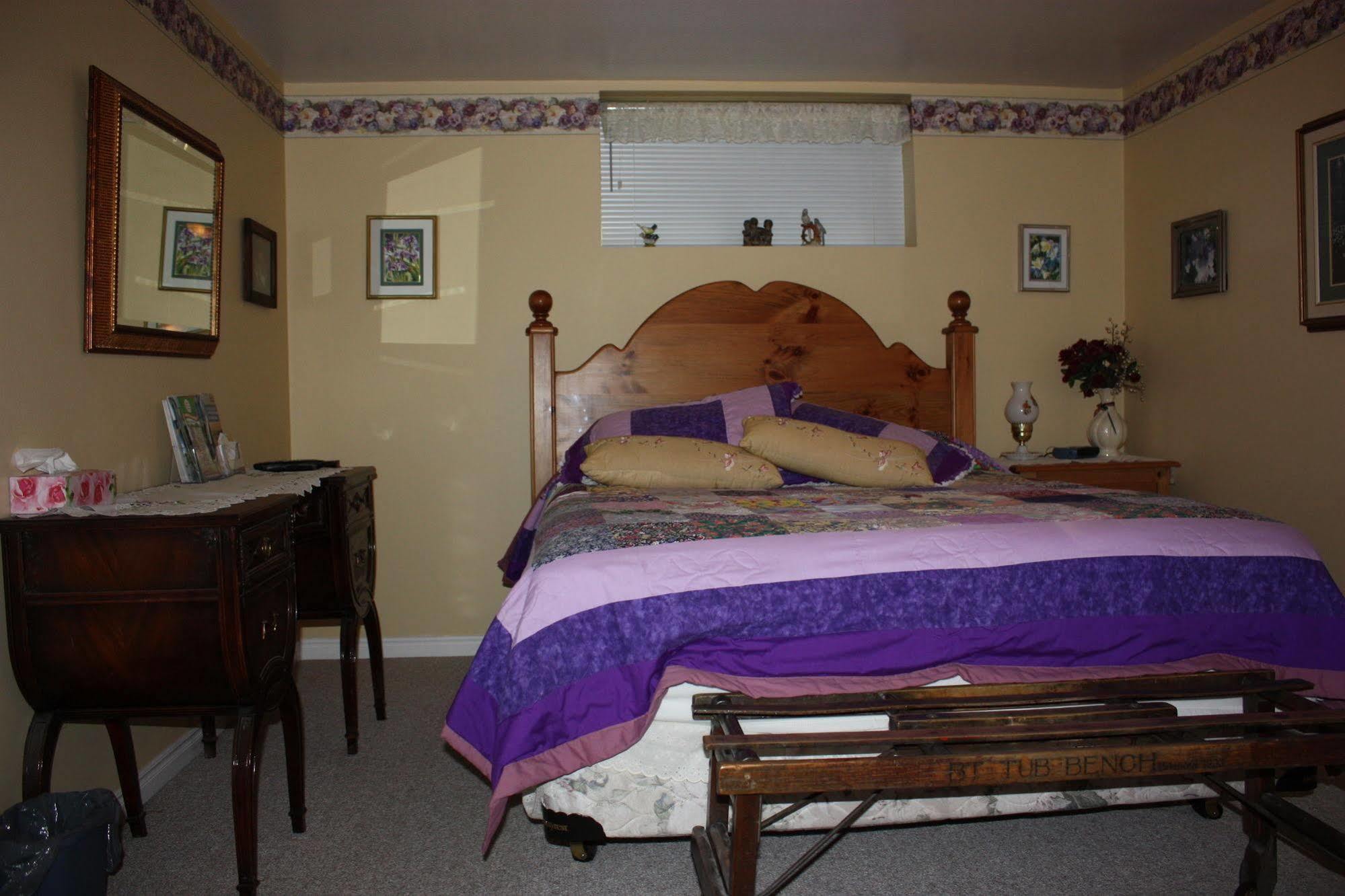 Carrousel Bed & Breakfast Cayuga Kültér fotó