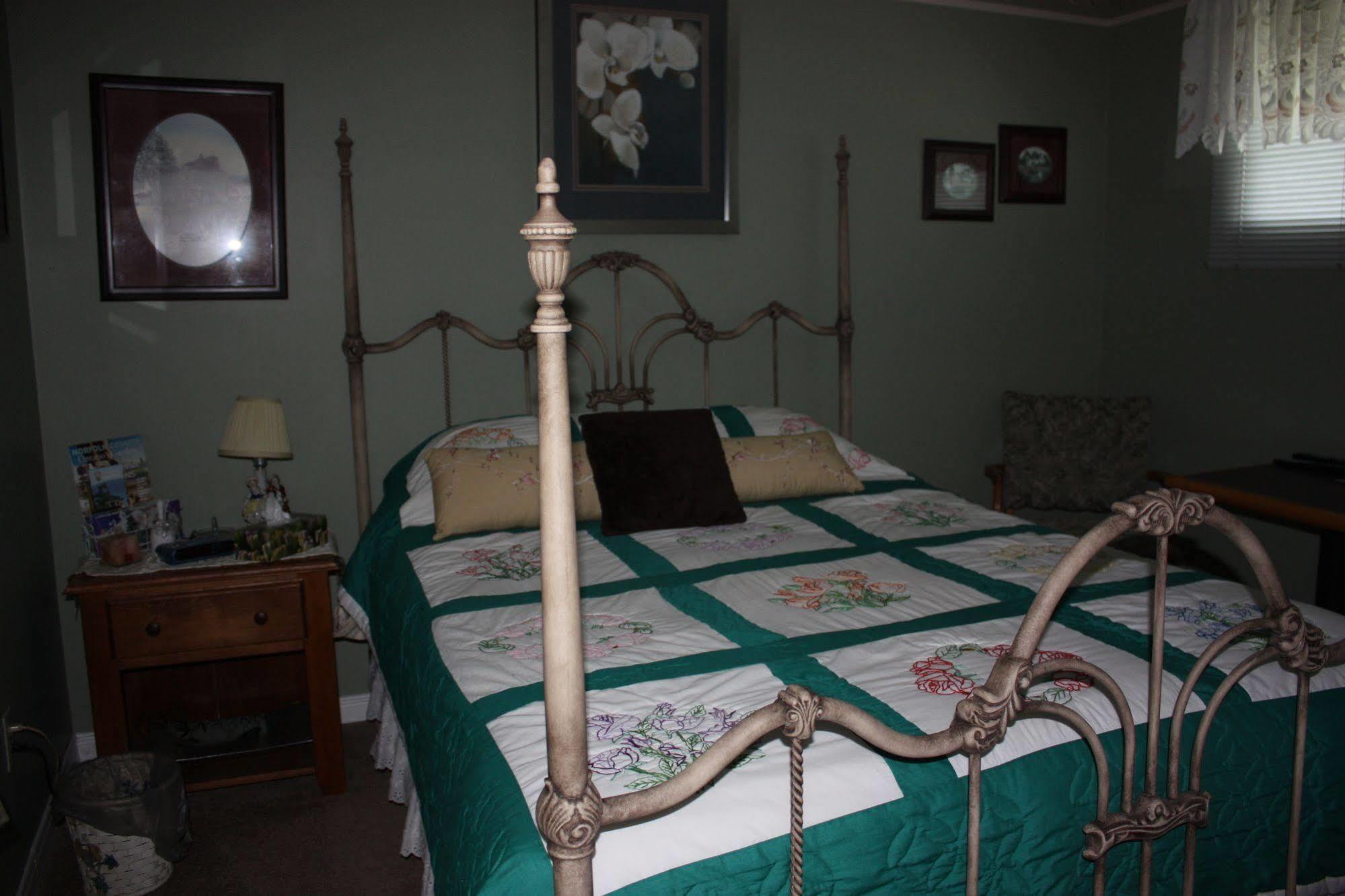 Carrousel Bed & Breakfast Cayuga Kültér fotó